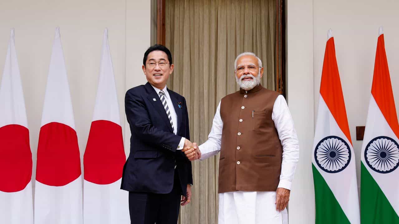 Japan PM Fumio Kishida: ಜಿ7 ಹಿರೋಷಿಮಾ ಶೃಂಗಸಭೆಗೆ ಪ್ರಧಾನಿ ಮೋದಿಗೆ ಔಪಚಾರಿಕ ಆಹ್ವಾನ ನೀಡಿದ ಜಪಾನ್ ಪ್ರಧಾನಿ Japan PM Fumio Kishida: ಜಿ7 ಹಿರೋಷಿಮಾ ಶೃಂಗಸಭೆಗೆ ಪ್ರಧಾನಿ ಮೋದಿಗೆ ಔಪಚಾರಿಕ ಆಹ್ವಾನ ನೀಡಿದ ಜಪಾನ್ ಪ್ರಧಾನಿ