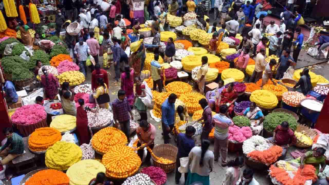 Ugadi 2023: ಯುಗಾದಿ ಹಬ್ಬಕ್ಕೆ ಗ್ರಾಹಕರಿಗೆ ಶಾಕ್​, ಮಾರುಕಟ್ಟೆಯಲ್ಲಿ ಹೆಚ್ಚಿದ ಹೂ, ಹಣ್ಣುಗಳ ಬೆಲೆ