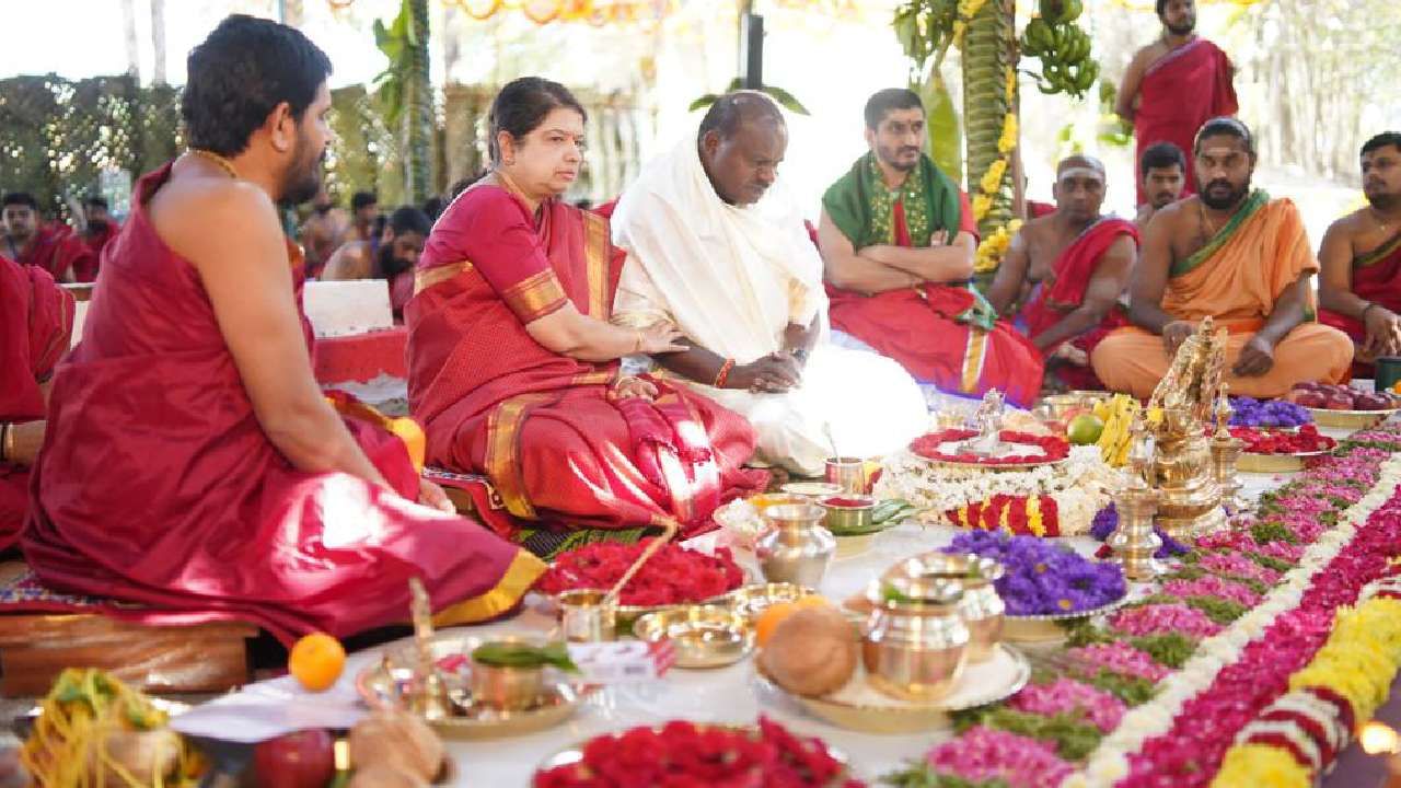 ದಳಪತಿ ದೇವೇಗೌಡ ಆರೋಗ್ಯ ವೃದ್ಧಿ, ಜೆಡಿಎಸ್ ಪಕ್ಷ ಬಲವರ್ಧನೆಗಾಗಿ 9 ದಿನ ಶತ ಚಂಡಿಕಾ ಯಾಗ ದಳಪತಿ ದೇವೇಗೌಡ ಆರೋಗ್ಯ ವೃದ್ಧಿ, ಜೆಡಿಎಸ್ ಪಕ್ಷ ಬಲವರ್ಧನೆಗಾಗಿ 9 ದಿನ ಶತ ಚಂಡಿಕಾ ಯಾಗ