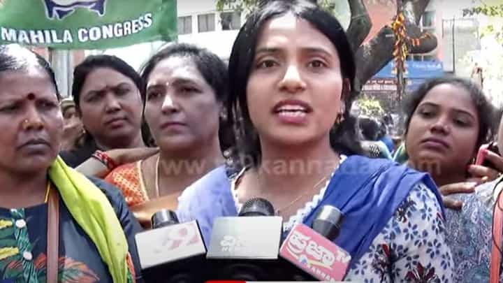 ಅಡುಗೆ ಅನಿಲ ಸಿಲಿಂಡರ್ ಬೆಲೆ ರೂ. 450 ಆದಾಗ ಬೀದಿಗಿಳಿದು ಪ್ರತಿಭಟನೆ ನಡೆಸಿದ ಬಿಜೆಪಿಯ ಮಹಾನ್ ನಾಯಕಿಯರು ಈಗೆಲ್ಲಿ? ಕುಸುಮಾ, ಕಾಂಗ್ರೆಸ್ ಕಾರ್ಯಕರ್ತೆ ಅಡುಗೆ ಅನಿಲ ಸಿಲಿಂಡರ್ ಬೆಲೆ ರೂ. 450 ಆದಾಗ ಬೀದಿಗಿಳಿದು ಪ್ರತಿಭಟನೆ ನಡೆಸಿದ ಬಿಜೆಪಿಯ ಮಹಾನ್ ನಾಯಕಿಯರು ಈಗೆಲ್ಲಿ? ಕುಸುಮಾ, ಕಾಂಗ್ರೆಸ್ ಕಾರ್ಯಕರ್ತೆ