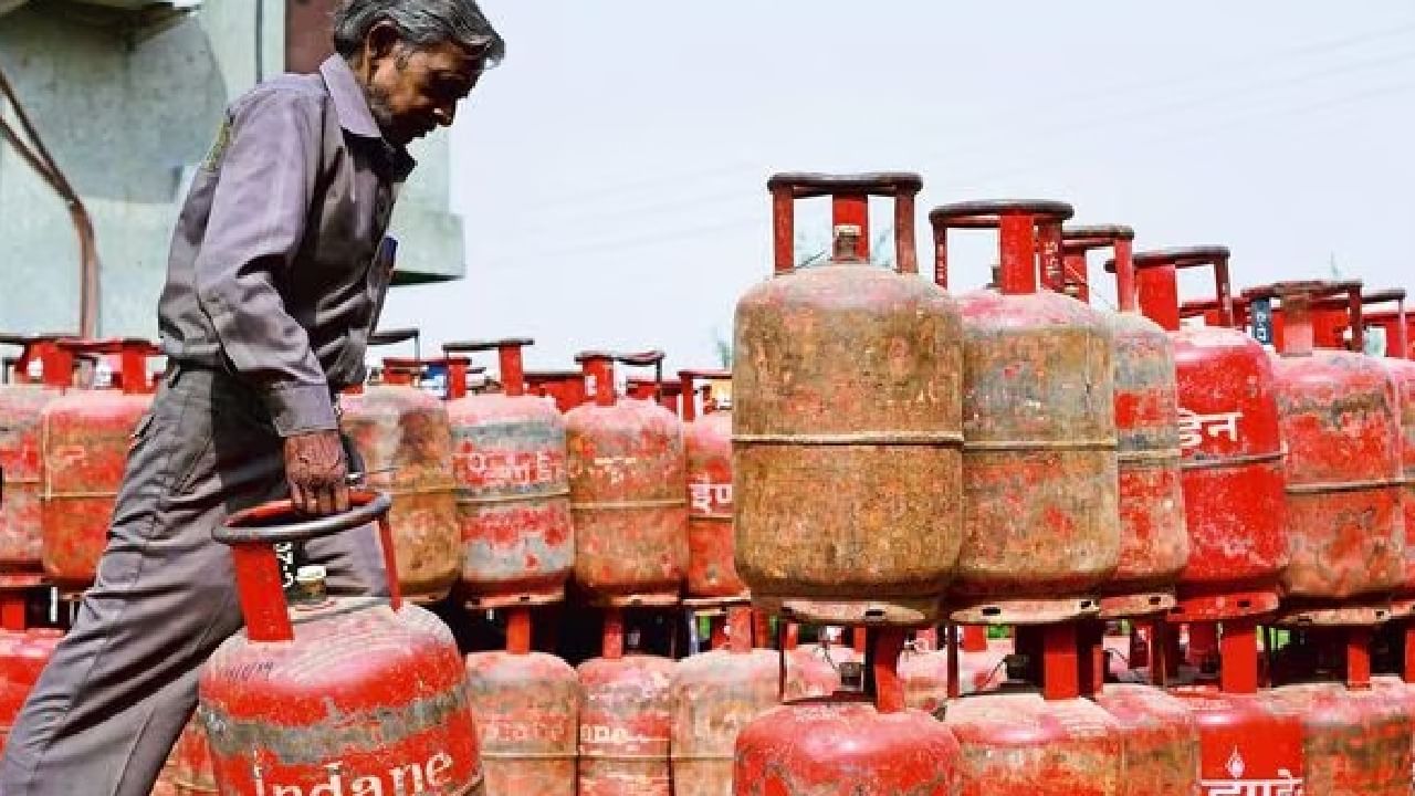 LPG cylinder price: ಎಲ್​ಪಿಜಿ ಸಿಲಿಂಡರ್ ದರ ಇಳಿಕೆ; ಯಾವ ನಗರದಲ್ಲಿ ಎಷ್ಟು ಕಡಿಮೆಯಾಯ್ತು? ಇಲ್ಲಿ ನೋಡಿ