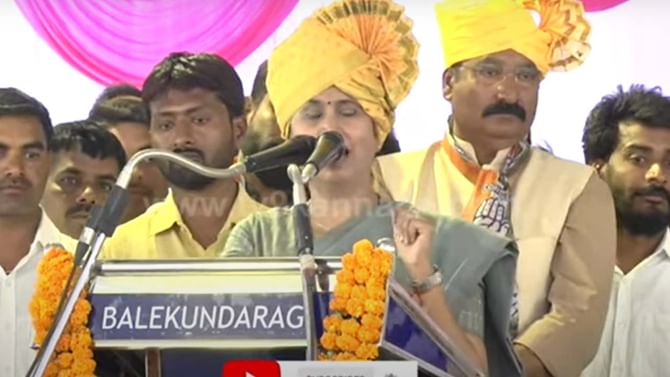ತಮ್ಮನ್ನು ಕೋಟ್ಯಾಂತರ ರೂಪಾಯಿಗಳಿಗೆ ಮಾರಿಕೊಂಡಿರುವ ರಮೇಶ್ ಜಾರಕಿಹೊಳಿ ಭ್ರಷ್ಟಾಚಾರದ ಬಗ್ಗೆ ಮಾತಾಡುವುದು ಹಾಸ್ಯಾಸ್ಪದ: ಲಕ್ಷ್ಮಿ ಜಾರಕಿಹೊಳಿ ತಮ್ಮನ್ನು ಕೋಟ್ಯಾಂತರ ರೂಪಾಯಿಗಳಿಗೆ ಮಾರಿಕೊಂಡಿರುವ ರಮೇಶ್ ಜಾರಕಿಹೊಳಿ ಭ್ರಷ್ಟಾಚಾರದ ಬಗ್ಗೆ ಮಾತಾಡುವುದು ಹಾಸ್ಯಾಸ್ಪದ: ಲಕ್ಷ್ಮಿ ಜಾರಕಿಹೊಳಿ