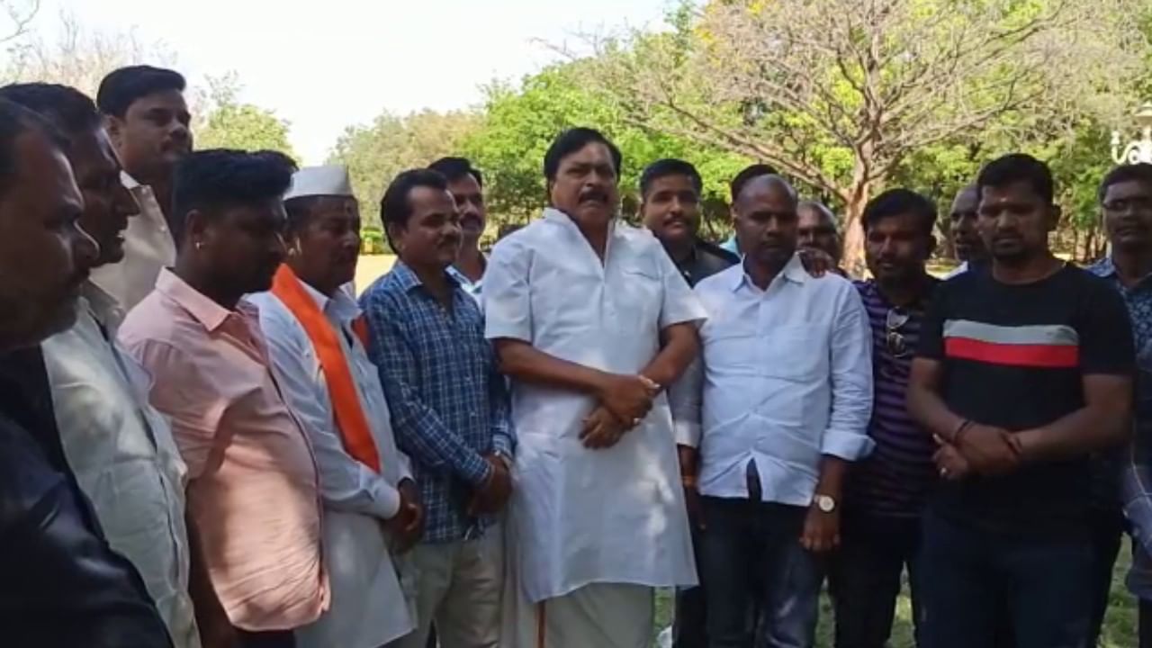 ಒಳಮೀಸಲಾತಿಗೆ ಲಂಬಾಣಿ ಸಮುದಾಯದಿಂದ ತೀವ್ರ ಆಕ್ರೋಶ; ತಾಂಡಾದೊಳಗೆ ಬಿಜೆಪಿ ಮುಖಂಡರಿಗೆ ಪ್ರವೇಶ ನಿಷೇಧ ಒಳಮೀಸಲಾತಿಗೆ ಲಂಬಾಣಿ ಸಮುದಾಯದಿಂದ ತೀವ್ರ ಆಕ್ರೋಶ; ತಾಂಡಾದೊಳಗೆ ಬಿಜೆಪಿ ಮುಖಂಡರಿಗೆ ಪ್ರವೇಶ ನಿಷೇಧ