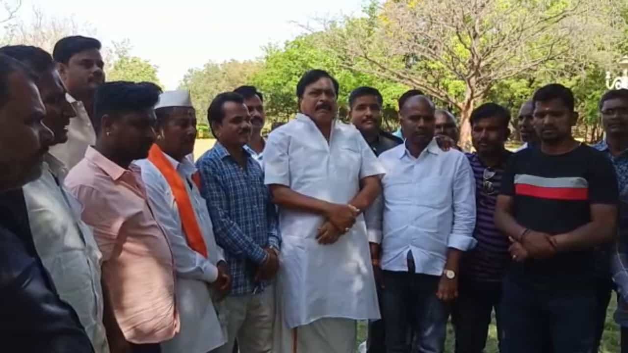 ಒಳಮೀಸಲಾತಿಗೆ ಲಂಬಾಣಿ ಸಮುದಾಯದಿಂದ ತೀವ್ರ ಆಕ್ರೋಶ; ತಾಂಡಾದೊಳಗೆ ಬಿಜೆಪಿ ಮುಖಂಡರಿಗೆ ಪ್ರವೇಶ ನಿಷೇಧ ಒಳಮೀಸಲಾತಿಗೆ ಲಂಬಾಣಿ ಸಮುದಾಯದಿಂದ ತೀವ್ರ ಆಕ್ರೋಶ; ತಾಂಡಾದೊಳಗೆ ಬಿಜೆಪಿ ಮುಖಂಡರಿಗೆ ಪ್ರವೇಶ ನಿಷೇಧ