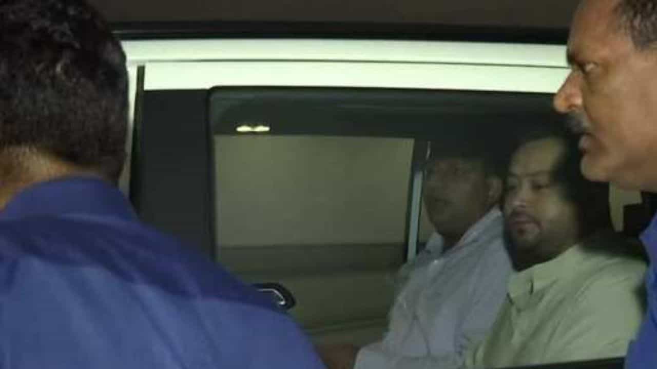 Land For Employment Case: ತೇಜಸ್ವಿ ಯಾದವ್ ಇಂದು ಸಿಬಿಐ ಮುಂದೆ ವಿಚಾರಣೆಗೆ ಹಾಜರು Land For Employment Case: ತೇಜಸ್ವಿ ಯಾದವ್ ಇಂದು ಸಿಬಿಐ ಮುಂದೆ ವಿಚಾರಣೆಗೆ ಹಾಜರು