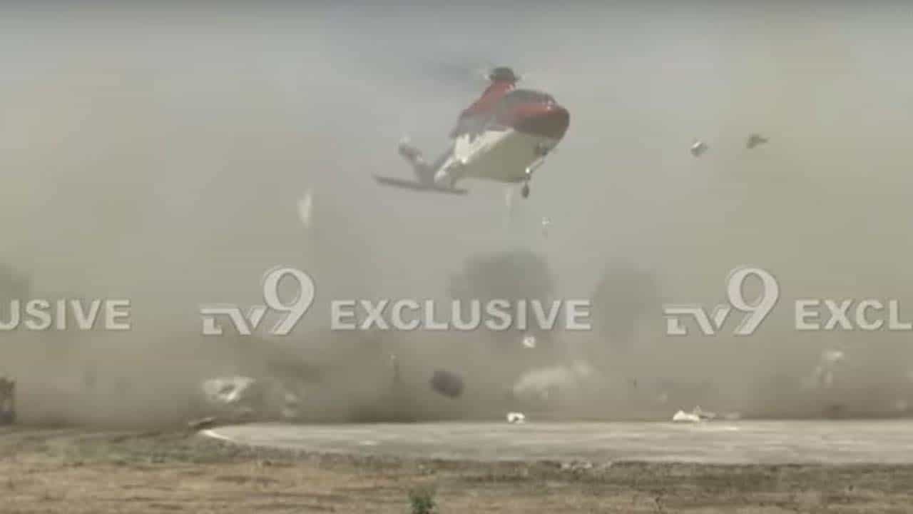 Underprepared Helipad: ಜೇವರ್ಗಿ ನಗರದ ಹೊರವಲಯದಲ್ಲಿ ಲ್ಯಾಂಡ್ ಆಗುವ ಮೊದಲು ಸಮಸ್ಯೆ ಎದುರಿಸಿದ ಬಿಎಸ್ ಯಡಿಯೂರಪ್ಪ ಹೆಲಿಕಾಪ್ಟರ್