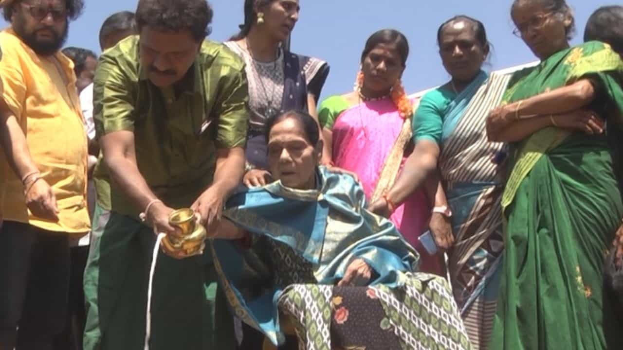 Leelavathi: ಪಶು ಆಸ್ಪತ್ರೆ ನಿರ್ಮಾಣಕ್ಕೆ ಮುಂದಾದ ಹಿರಿಯ ನಟಿ ಲೀಲಾವತಿ Leelavathi: ಪಶು ಆಸ್ಪತ್ರೆ ನಿರ್ಮಾಣಕ್ಕೆ ಮುಂದಾದ ಹಿರಿಯ ನಟಿ ಲೀಲಾವತಿ