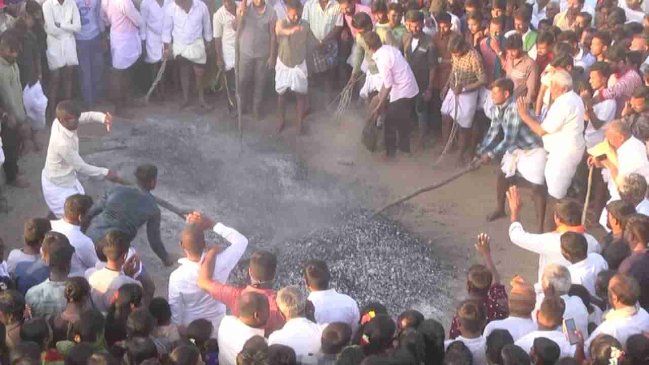 ಕೊಂಡ ಹಾಯುವುದು ಗೊತ್ತು, ಆದರೆ ಬಾಣಹಳ್ಳಿಯಲ್ಲಿ ನಡೆಯುವ ಸತ್ಯವತಿ ಜಾತ್ರೆಯಲ್ಲಿ ದೇವರಿಗೆ ಉರಿಯುವ ಕೆಂಡವೇ ನೈವೇದ್ಯ! ಇದು ತಲೆ‌ತಲಾಂತರಗಳ ವಾಡಿಕೆ