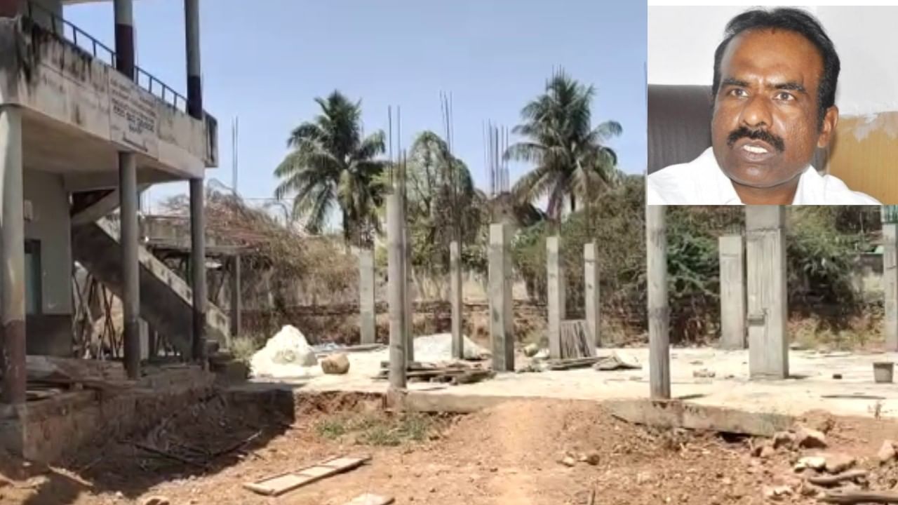 ಹುಟ್ಟೂರಿನಲ್ಲಿಯೇ ಎಂಎಲ್ಸಿ ರವಿಕುಮಾರ್ ವಿರುದ್ಧ ಭುಗಿಲೆದ್ದ ಆಕ್ರೋಶ, ಅನುದಾನ ನೀಡಿದರೂ ಕಾಮಗಾರಿಗಳಾಗುತ್ತಿಲ್ಲ ಎಂದು ತರಾಟೆ ಹುಟ್ಟೂರಿನಲ್ಲಿಯೇ ಎಂಎಲ್ಸಿ ರವಿಕುಮಾರ್ ವಿರುದ್ಧ ಭುಗಿಲೆದ್ದ ಆಕ್ರೋಶ, ಅನುದಾನ ನೀಡಿದರೂ ಕಾಮಗಾರಿಗಳಾಗುತ್ತಿಲ್ಲ ಎಂದು ತರಾಟೆ