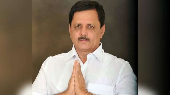 Madal Virupakshappa: ಲೋಕಾಯುಕ್ತ ಪೊಲೀಸರು ಬೆನ್ನುಹತ್ತಿದ್ದ ಮಾಡಾಳ್ ವಿರೂಪಾಕ್ಷಪ್ಪ ಜಾಮೀನು ಸಿಕ್ಕ ಬೆನ್ನಲ್ಲೇ ಪ್ರತ್ಯಕ್ಷ Madal Virupakshappa: ಲೋಕಾಯುಕ್ತ ಪೊಲೀಸರು ಬೆನ್ನುಹತ್ತಿದ್ದ ಮಾಡಾಳ್ ವಿರೂಪಾಕ್ಷಪ್ಪ ಜಾಮೀನು ಸಿಕ್ಕ ಬೆನ್ನಲ್ಲೇ ಪ್ರತ್ಯಕ್ಷ