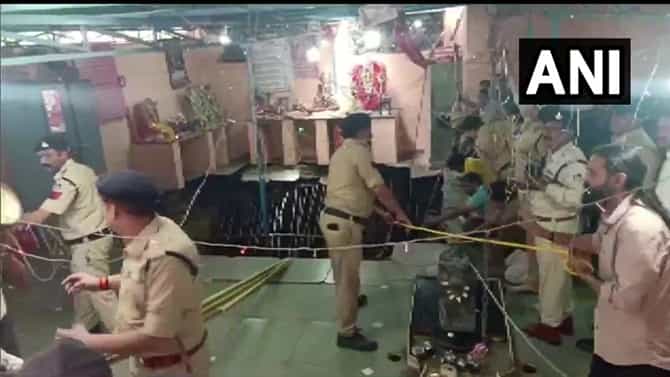 Mahadev Jhulelal Temple: ದೇವಸ್ಥಾನದ ಮೆಟ್ಟಿಲುಬಾವಿ ಕುಸಿತ, ಬಾವಿಗೆ ಬಿದ್ದ 30 ಮಂದಿ