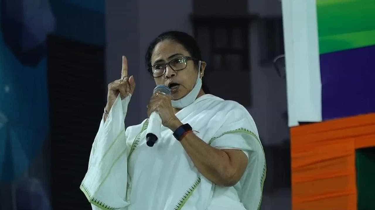 Mamata Banerjee: ರಾಷ್ಟ್ರಗೀತೆಗೆ ಅಗೌರವ ಪ್ರಕರಣ: ಹೈಕೋರ್ಟ್ನಲ್ಲಿ ಮಮತಾಗಿಲ್ಲ ರಿಲೀಫ್ Mamata Banerjee: ರಾಷ್ಟ್ರಗೀತೆಗೆ ಅಗೌರವ ಪ್ರಕರಣ: ಹೈಕೋರ್ಟ್ನಲ್ಲಿ ಮಮತಾಗಿಲ್ಲ ರಿಲೀಫ್