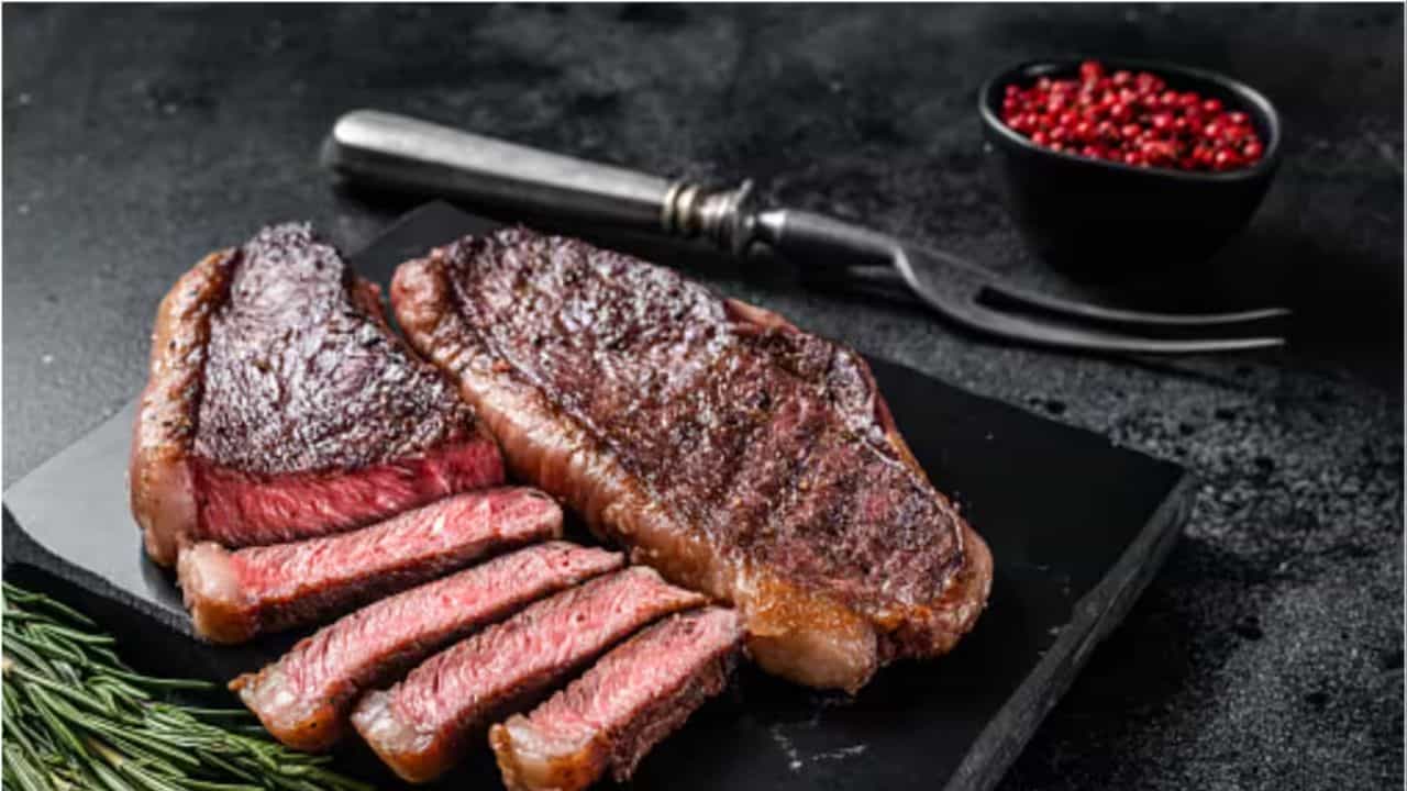 Meat Side Effects: ಕೆಂಪು ಮಾಂಸವು ನಿಮ್ಮ ಮೂಳೆಯ ಆರೋಗ್ಯದ ಮೇಲೆ ಪರಿಣಾಮ ಬೀರಬಹುದು Meat Side Effects: ಕೆಂಪು ಮಾಂಸವು ನಿಮ್ಮ ಮೂಳೆಯ ಆರೋಗ್ಯದ ಮೇಲೆ ಪರಿಣಾಮ ಬೀರಬಹುದು