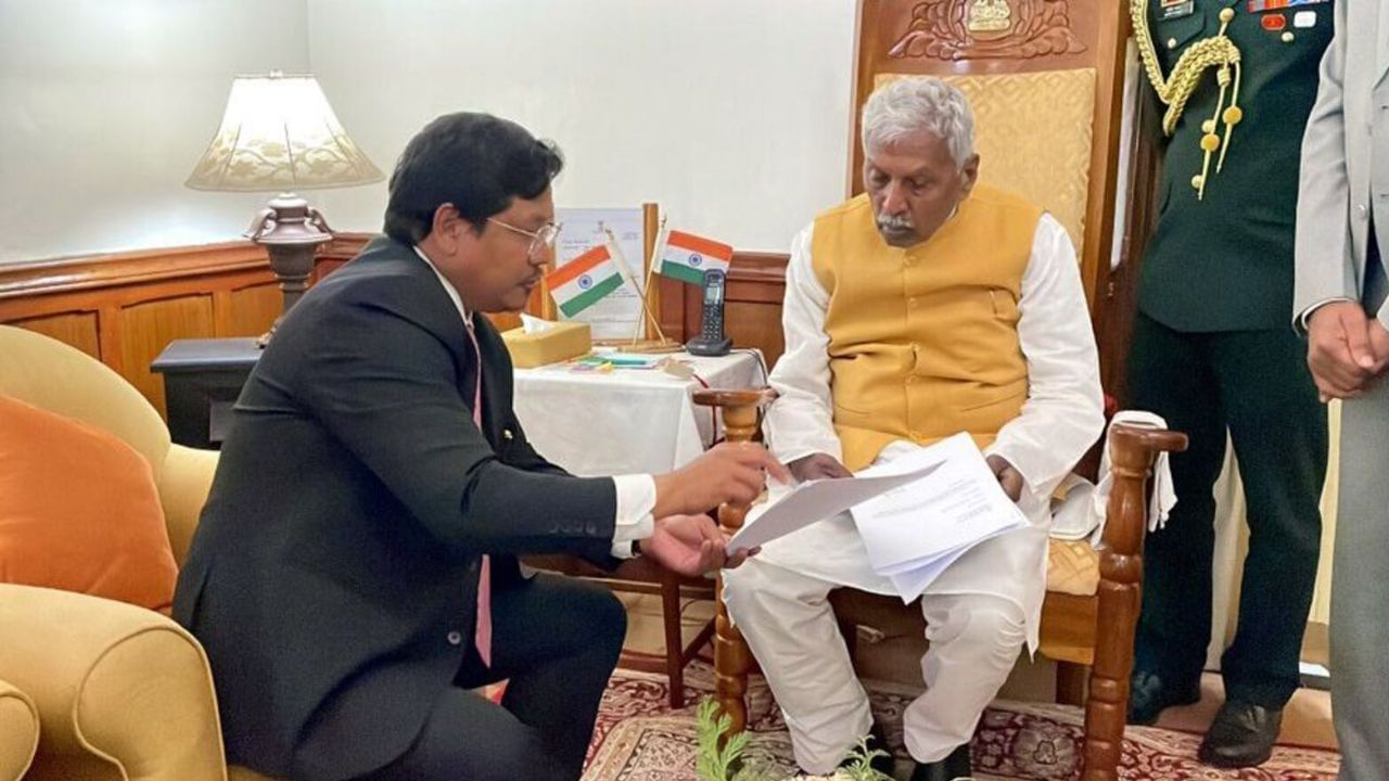 Meghalaya Election Result: ಮೇಘಾಲಯ ಸರ್ಕಾರ ರಚನೆಗೆ ಟ್ವಿಸ್ಟ್, ಬಹುಮತಕ್ಕೆ ಕಗ್ಗಂಟಾದ ಇಬ್ಬರು ಶಾಸಕರು Meghalaya Election Result: ಮೇಘಾಲಯ ಸರ್ಕಾರ ರಚನೆಗೆ ಟ್ವಿಸ್ಟ್, ಬಹುಮತಕ್ಕೆ ಕಗ್ಗಂಟಾದ ಇಬ್ಬರು ಶಾಸಕರು