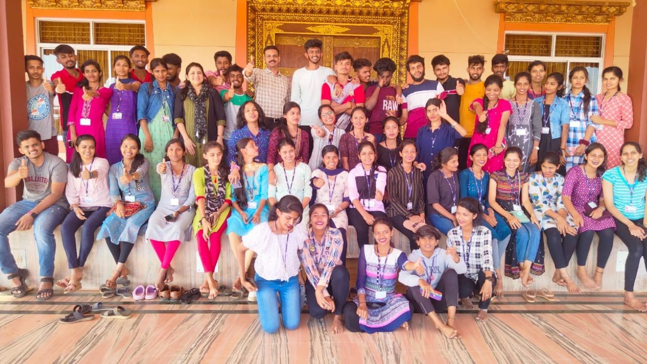 ಸವಿನೆನಪುಗಳ ಗೂಡು ಮುಂಡಗೋಡು, ಶಿಬಿರಕ್ಕೆ ಹುರುಪು ತುಂಬಿದ ಲಂಬಾಣಿ ಸಮುದಾಯ ಸವಿನೆನಪುಗಳ ಗೂಡು ಮುಂಡಗೋಡು, ಶಿಬಿರಕ್ಕೆ ಹುರುಪು ತುಂಬಿದ ಲಂಬಾಣಿ ಸಮುದಾಯ