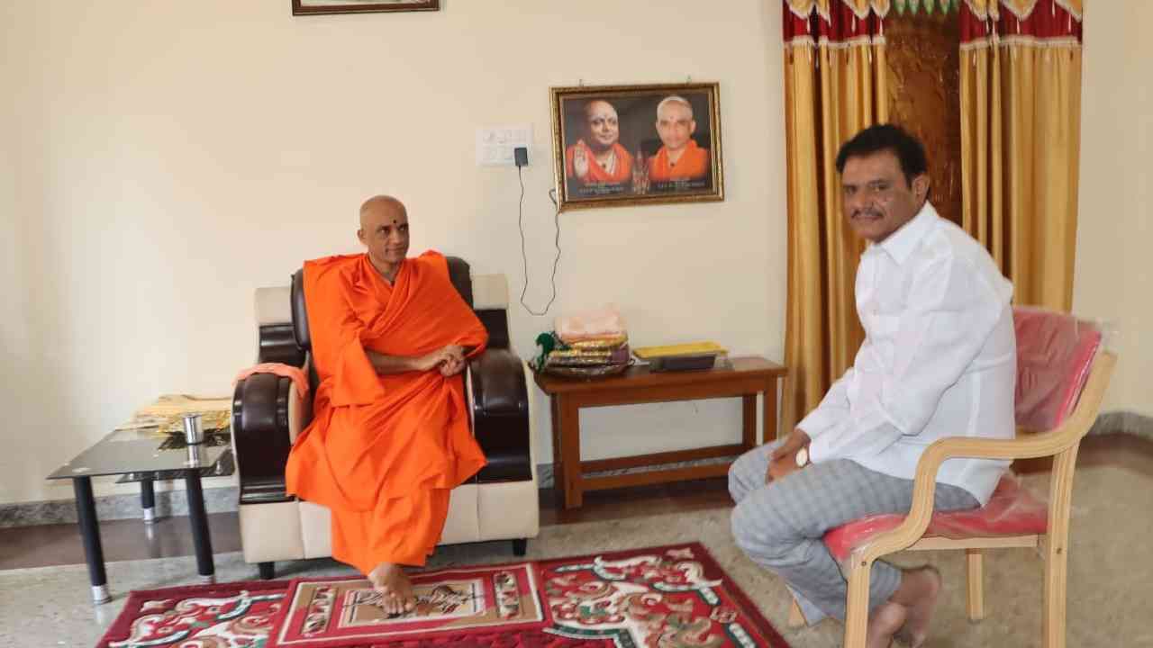 munirathna meets nirmalanandanatha swamij