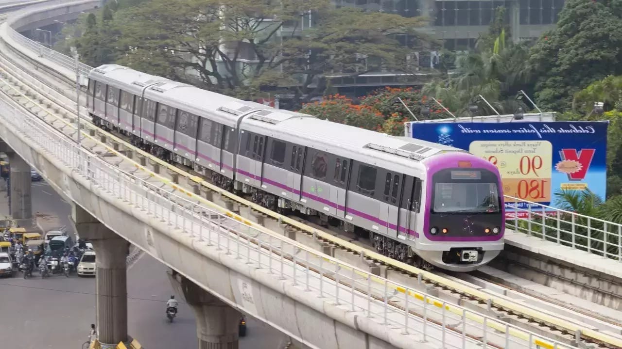 Namma Metro:ಕೆಆರ್​ಪುರಂ-ವೈಟ್​ಫೀಲ್ಡ್ ಮೆಟ್ರೋ ಮಾರ್ಗಕ್ಕೆ CMRSನಿಂದ ಗ್ರೀನ್​ ಸಿಗ್ನಲ್​​: ಟ್ರಾಫಿಕ್​ ದಟ್ಟಣೆಗೆ ಸಿಗುತ್ತಾ ಮುಕ್ತಿ? - Kannada News | KR Puram to Whitefield metro line got safety clearance from cmrs  | TV9 Kannada