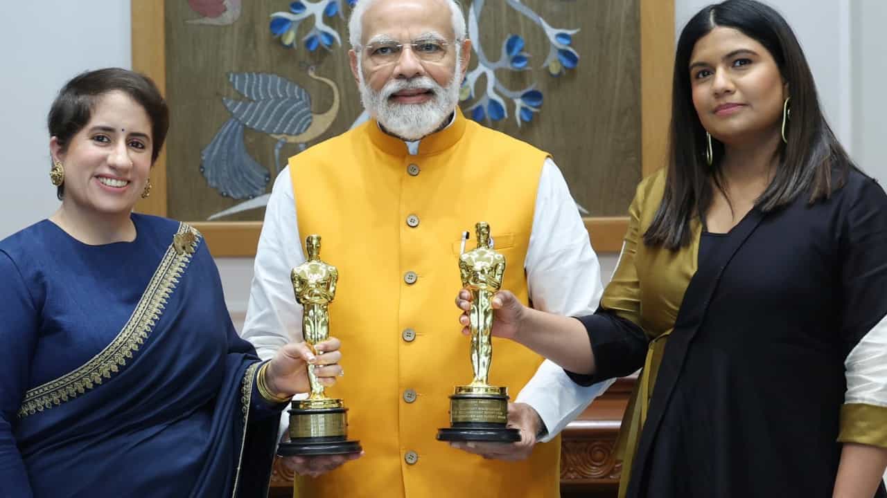 Narendra Modi: ಮೋದಿಯ ಭೇಟಿ ಮಾಡಿದ ಆಸ್ಕರ್ ವಿಜೇತ 'ದಿ ಎಲಿಫೆಂಟ್ ವಿಸ್ಪರರ್ಸ್ ' ತಂಡ Narendra Modi: ಮೋದಿಯ ಭೇಟಿ ಮಾಡಿದ ಆಸ್ಕರ್ ವಿಜೇತ 'ದಿ ಎಲಿಫೆಂಟ್ ವಿಸ್ಪರರ್ಸ್ ' ತಂಡ