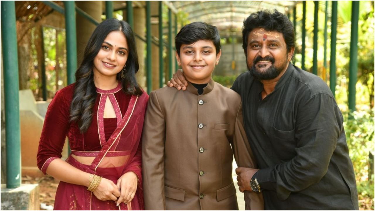 ‘ಯಲಾ ಕುನ್ನಿ’ ಎನ್ನುತ್ತಾ ಕೋಮಲ್ ಜೊತೆ ಚಿತ್ರರಂಗಕ್ಕೆ ಕಾಲಿಟ್ಟ ವಜ್ರಮುನಿ ಮೊಮ್ಮಗ ಆಕರ್ಶ್ ‘ಯಲಾ ಕುನ್ನಿ’ ಎನ್ನುತ್ತಾ ಕೋಮಲ್ ಜೊತೆ ಚಿತ್ರರಂಗಕ್ಕೆ ಕಾಲಿಟ್ಟ ವಜ್ರಮುನಿ ಮೊಮ್ಮಗ ಆಕರ್ಶ್