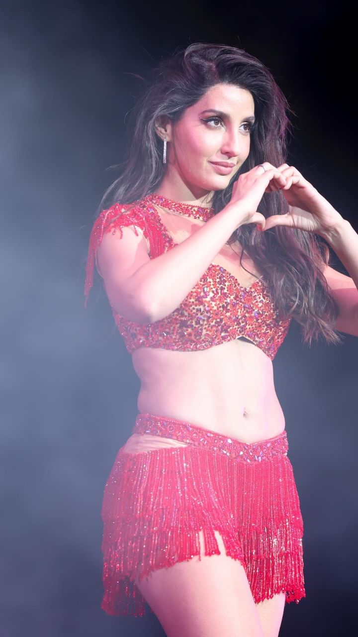 Nora Fatehi(19)