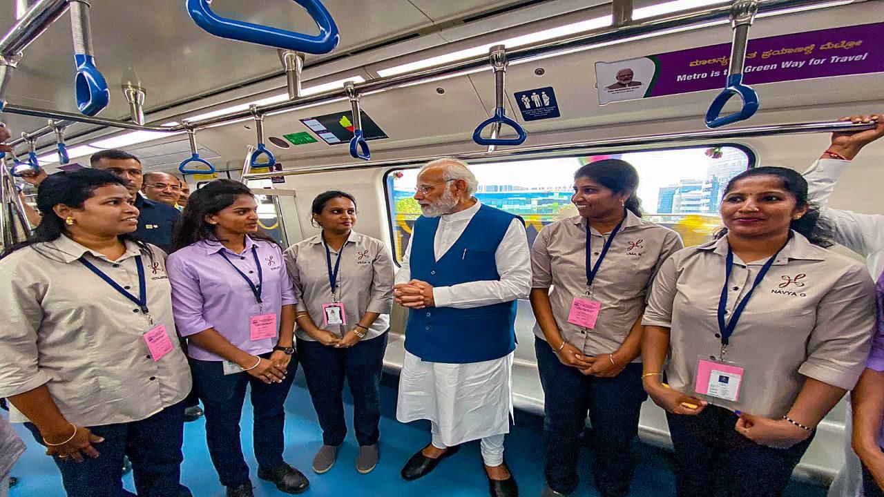 Narendra Modi in Karnataka visits Chikkaballapur Bengaluru inagurated kr puram whitefield metro and bjp maha sangama at Davanagere