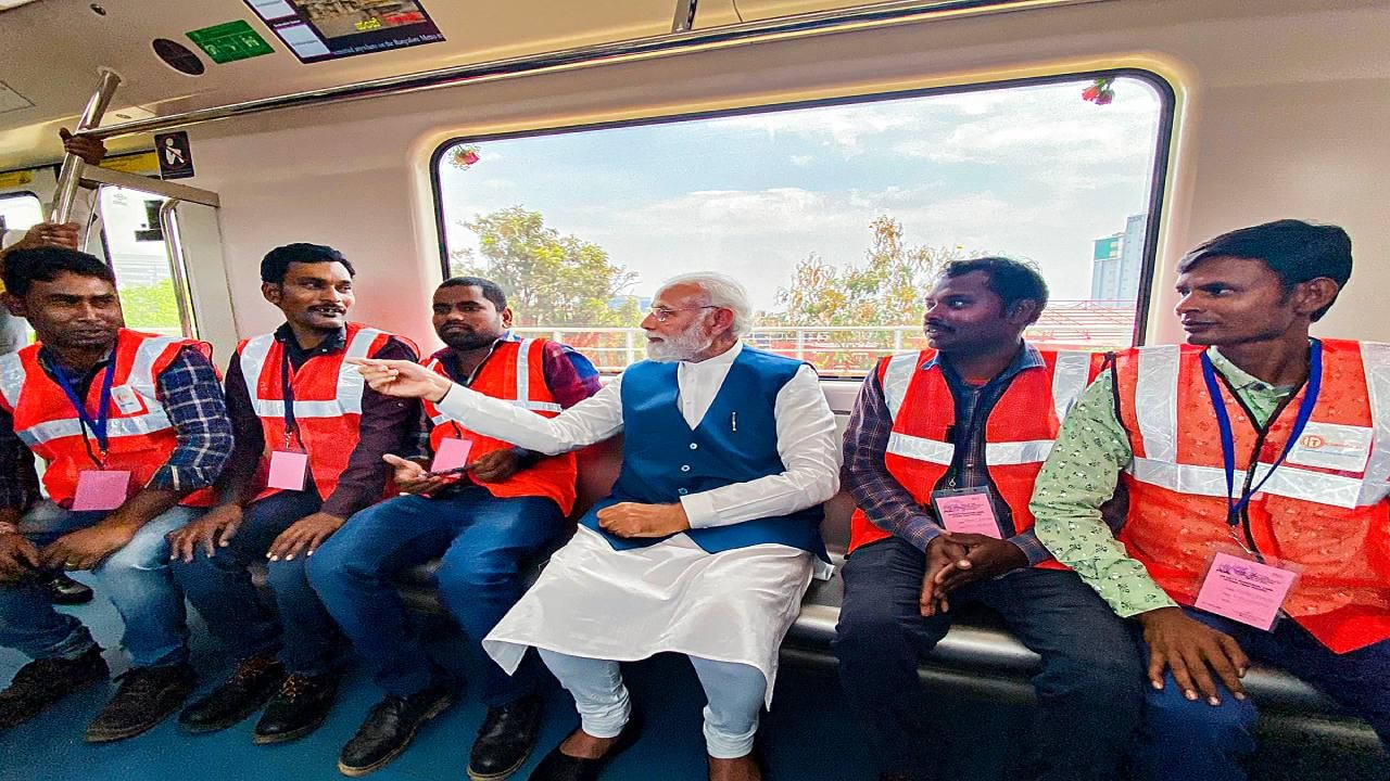 Narendra Modi in Karnataka visits Chikkaballapur Bengaluru inagurated kr puram whitefield metro and bjp maha sangama at Davanagere