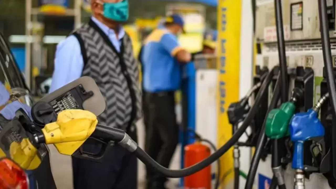 Petrol Price Today: ಬೆಂಗಳೂರು ಸೇರಿ ದೇಶದ ಪ್ರಮುಖ ನಗರಗಳಲ್ಲಿ ಮಾರ್ಚ್ 10 ರಂದು ಪೆಟ್ರೋಲ್, ಡೀಸೆಲ್ ದರ ಎಷ್ಟಿದೆ, ವಿವರ ಇಲ್ಲಿದೆ Petrol Price Today: ಬೆಂಗಳೂರು ಸೇರಿ ದೇಶದ ಪ್ರಮುಖ ನಗರಗಳಲ್ಲಿ ಮಾರ್ಚ್ 10 ರಂದು ಪೆಟ್ರೋಲ್, ಡೀಸೆಲ್ ದರ ಎಷ್ಟಿದೆ, ವಿವರ ಇಲ್ಲಿದೆ