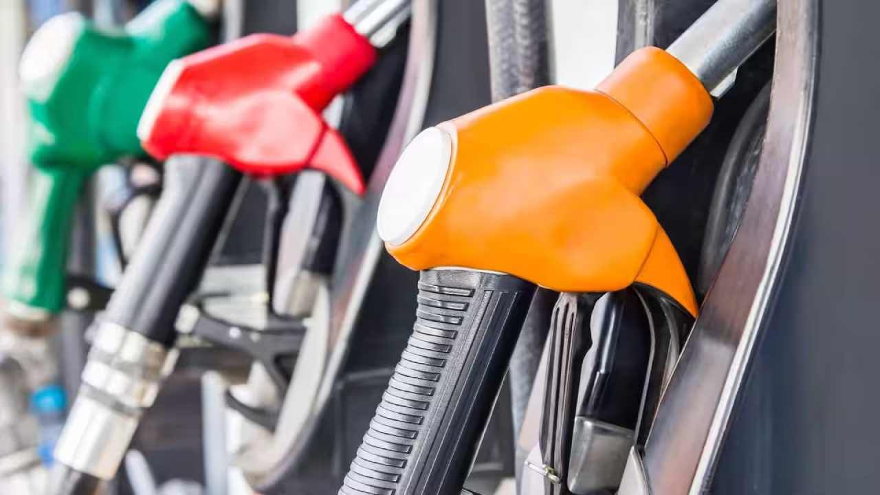Petrol Price Today: ಬೆಂಗಳೂರು ಸೇರಿ ದೇಶದ ಪ್ರಮುಖ ನಗರಗಳಲ್ಲಿ ಮಾರ್ಚ್ 27ರಂದು ಪೆಟ್ರೋಲ್, ಡೀಸೆಲ್ ದರ ಎಷ್ಟಿದೆ, ವಿವರ ಇಲ್ಲಿದೆ Petrol Price Today: ಬೆಂಗಳೂರು ಸೇರಿ ದೇಶದ ಪ್ರಮುಖ ನಗರಗಳಲ್ಲಿ ಮಾರ್ಚ್ 27ರಂದು ಪೆಟ್ರೋಲ್, ಡೀಸೆಲ್ ದರ ಎಷ್ಟಿದೆ, ವಿವರ ಇಲ್ಲಿದೆ