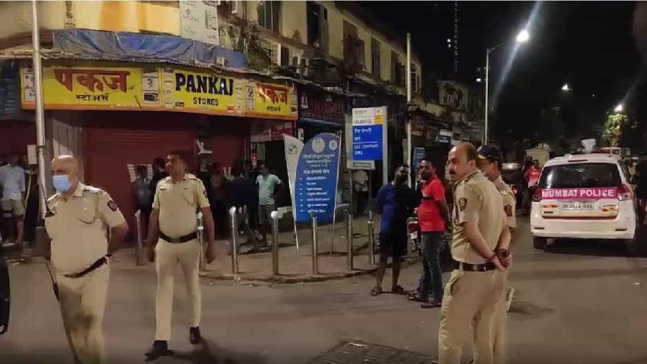 Mumbai Crime: ಮನೆಯಲ್ಲಿ ಪ್ಲಾಸ್ಟಿಕ್ ಬ್ಯಾಗ್ನಲ್ಲಿ ಕೊಳೆತ ಸ್ಥಿತಿಯಲ್ಲಿತ್ತು ಮಹಿಳೆಯ ಶವ, ಪುತ್ರಿಯ ವಿಚಾರಣೆ Mumbai Crime: ಮನೆಯಲ್ಲಿ ಪ್ಲಾಸ್ಟಿಕ್ ಬ್ಯಾಗ್ನಲ್ಲಿ ಕೊಳೆತ ಸ್ಥಿತಿಯಲ್ಲಿತ್ತು ಮಹಿಳೆಯ ಶವ, ಪುತ್ರಿಯ ವಿಚಾರಣೆ