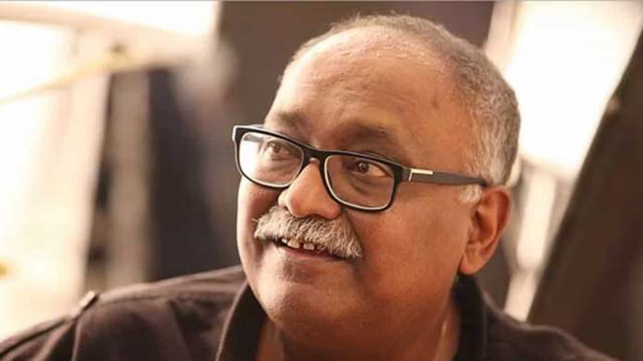 Pradeep Sarkar Death: ದೀರ್ಘಕಾಲದಿಂದ ಅನಾರೋಗ್ಯಕ್ಕೆ ಒಳಗಾಗಿದ್ದ ನಿರ್ದೇಶಕ ಪ್ರದೀಪ್ ಸರ್ಕಾರ್ ನಿಧನ Pradeep Sarkar Death: ದೀರ್ಘಕಾಲದಿಂದ ಅನಾರೋಗ್ಯಕ್ಕೆ ಒಳಗಾಗಿದ್ದ ನಿರ್ದೇಶಕ ಪ್ರದೀಪ್ ಸರ್ಕಾರ್ ನಿಧನ