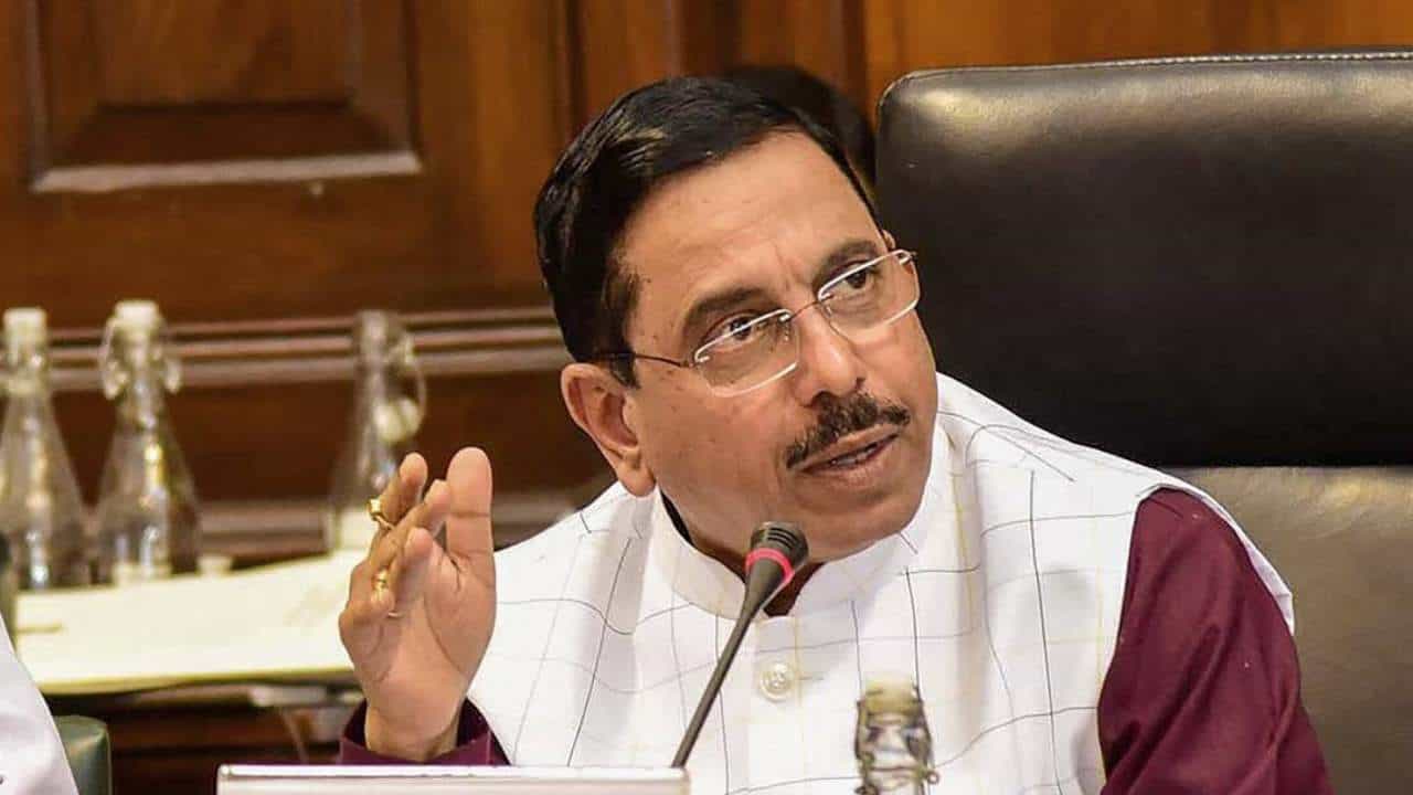 Pralhad Joshi: ರಾಹುಲ್‌ ಗಾಂಧಿ ಭಸ್ಮಾಸುರ, ಕೈಯಿಟ್ಟರೆ ಕಲಾಸ್‌; ಪ್ರಹ್ಲಾದ್ ಜೋಶಿ ವ್ಯಂಗ್ಯ