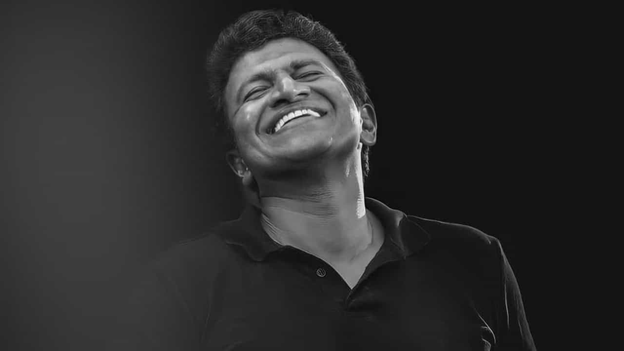Puneeth Birth Anniversary Live: ಮಧ್ಯಾಹ್ನವಾದ್ರೂ ಅಪ್ಪು ಸಮಾಧಿ ಬಳಿ ಕಡಿಮೆ ಆಗಿಲ್ಲ ಫ್ಯಾನ್ಸ್ Puneeth Birth Anniversary Live: ಮಧ್ಯಾಹ್ನವಾದ್ರೂ ಅಪ್ಪು ಸಮಾಧಿ ಬಳಿ ಕಡಿಮೆ ಆಗಿಲ್ಲ ಫ್ಯಾನ್ಸ್