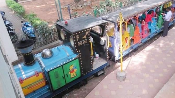 Putani Express Train: ಬೆಂಗಳೂರಿಗೆ ಮತ್ತೆ ಬಂದ ಪುಟಾಣಿ ಎಕ್ಸ್ಪ್ರೆಸ್ ರೈಲು: ಮಾರ್ಚ್ 8ರಂದು ಮರು ಉದ್ಘಾಟನೆ Putani Express Train: ಬೆಂಗಳೂರಿಗೆ ಮತ್ತೆ ಬಂದ ಪುಟಾಣಿ ಎಕ್ಸ್ಪ್ರೆಸ್ ರೈಲು: ಮಾರ್ಚ್ 8ರಂದು ಮರು ಉದ್ಘಾಟನೆ