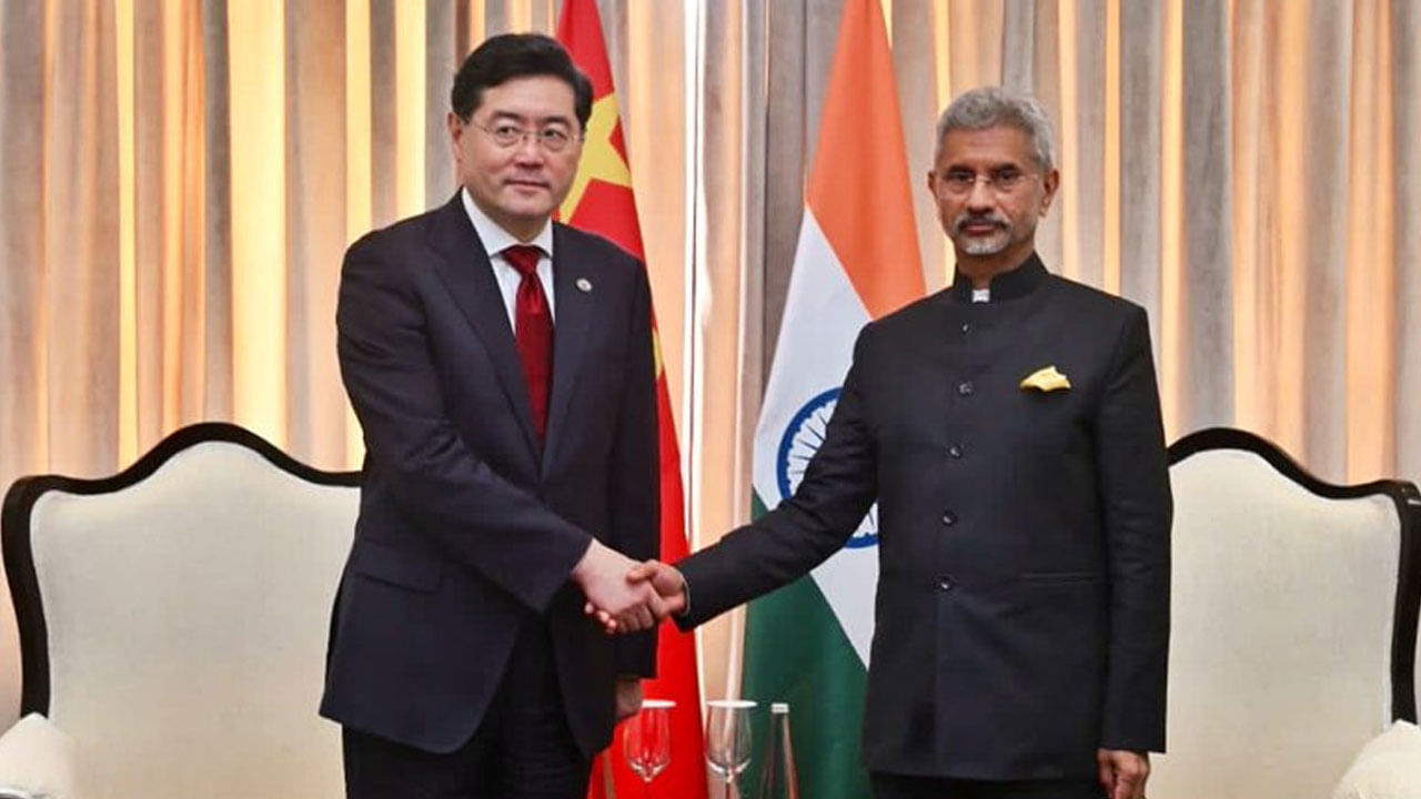 G20 Meet: ದ್ವಿಪಕ್ಷೀಯ ಸಂಬಂಧ ಗಟ್ಟಿಗೊಳಿಸಲು ಭಾರತ-ಚೀನಾ ಭರವಸೆ, ಗಡಿಯಲ್ಲಿ ಶಾಂತಿ ಬಗ್ಗೆ ಚರ್ಚೆ G20 Meet: ದ್ವಿಪಕ್ಷೀಯ ಸಂಬಂಧ ಗಟ್ಟಿಗೊಳಿಸಲು ಭಾರತ-ಚೀನಾ ಭರವಸೆ, ಗಡಿಯಲ್ಲಿ ಶಾಂತಿ ಬಗ್ಗೆ ಚರ್ಚೆ