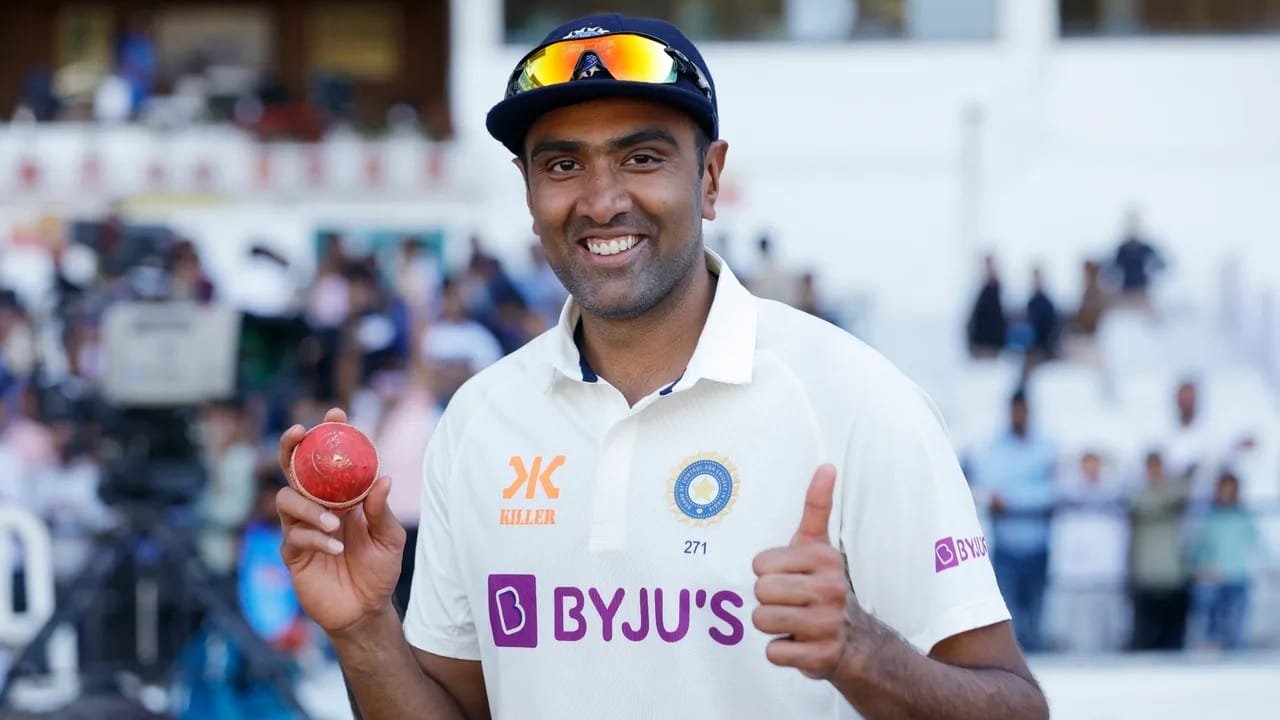 4- ರವಿಚಂದ್ರನ್ ಅಶ್ವಿನ್: ಇದೀಗ ಟೆಸ್ಟ್ ಬೌಲರ್​ಗಳ ರ್‍ಯಾಂಕಿಂಗ್‌ನಲ್ಲಿ ರವಿಚಂದ್ರನ್ ಅಶ್ವಿನ್ ಅಗ್ರಸ್ಥಾನಕ್ಕೇರಿದ್ದಾರೆ. ಈ ಮೂಲಕ ಒಂದೇ ಸಮಯದಲ್ಲಿ ಟೀಮ್ ಇಂಡಿಯಾದ ನಾಲ್ವರು ಆಟಗಾರರು ಐಸಿಸಿ ಶ್ರೇಯಾಂಕ ಪಟ್ಟಿಯಲ್ಲಿ ಅಗ್ರಸ್ಥಾನ ಅಲಂಕರಿಸಿರುವುದು ವಿಶೇಷ.
