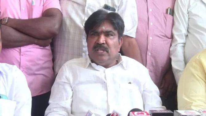 R Shankar: ವಾಣಿಜ್ಯ ತೆರಿಗೆ ಇಲಾಖೆ ದಾಳಿಗೆ ಆರ್ ಶಂಕರ್ ಅಸಮಾಧಾನ; ಸ್ವಪಕ್ಷ ಬಿಜೆಪಿ ವಿರುದ್ಧವೇ ಆಕ್ರೋಶ R Shankar: ವಾಣಿಜ್ಯ ತೆರಿಗೆ ಇಲಾಖೆ ದಾಳಿಗೆ ಆರ್ ಶಂಕರ್ ಅಸಮಾಧಾನ; ಸ್ವಪಕ್ಷ ಬಿಜೆಪಿ ವಿರುದ್ಧವೇ ಆಕ್ರೋಶ