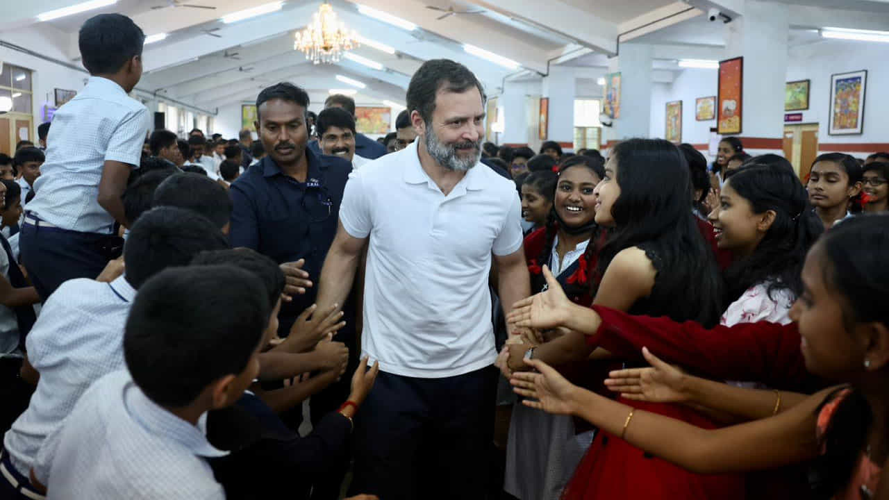 Wayanad bypoll: ರಾಹುಲ್ ಗಾಂಧಿ ಅನರ್ಹಗೊಂಡ ನಂತರ ತೆರವಾಗಿರುವ ವಯನಾಡ್ ಲೋಕಸಭಾ ಕ್ಷೇತ್ರದಲ್ಲಿ ಉಪಚುನಾವಣೆ ಯಾವಾಗ?; ಚುನಾವಣಾ ಆಯೋಗ ಹೇಳಿದ್ದೇನು? Wayanad bypoll: ರಾಹುಲ್ ಗಾಂಧಿ ಅನರ್ಹಗೊಂಡ ನಂತರ ತೆರವಾಗಿರುವ ವಯನಾಡ್ ಲೋಕಸಭಾ ಕ್ಷೇತ್ರದಲ್ಲಿ ಉಪಚುನಾವಣೆ ಯಾವಾಗ?; ಚುನಾವಣಾ ಆಯೋಗ ಹೇಳಿದ್ದೇನು?