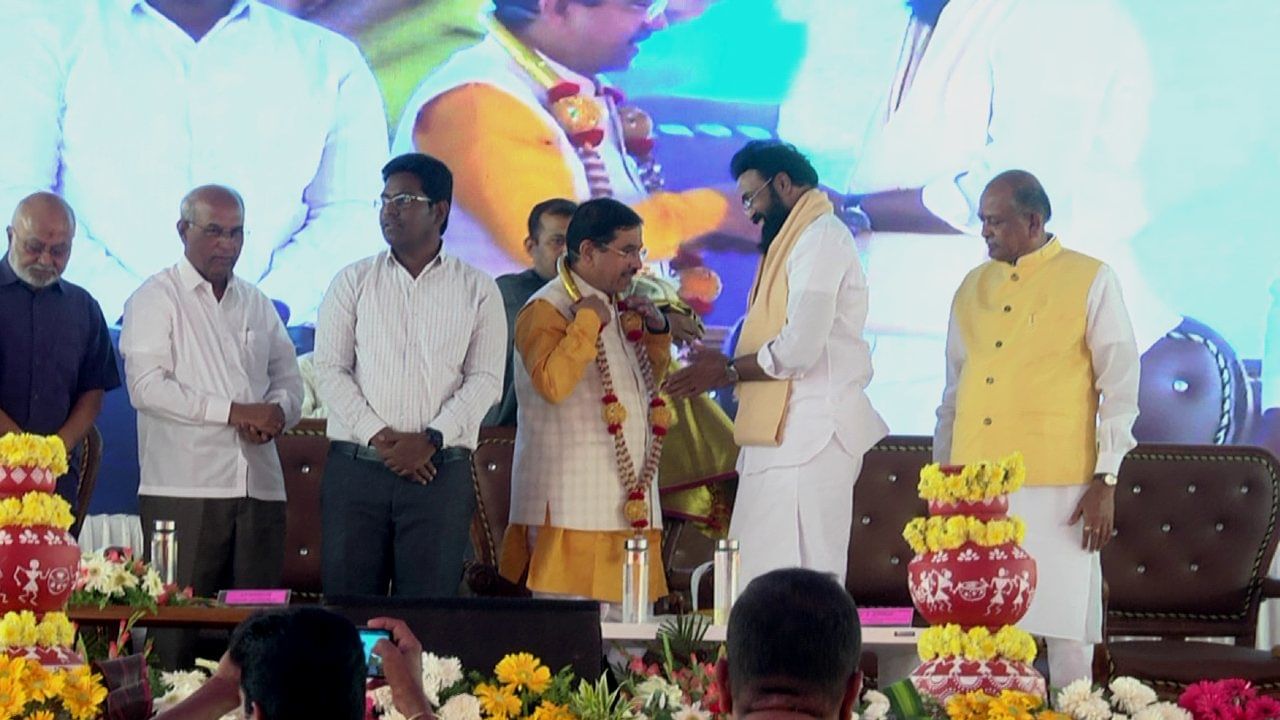 ಬ್ರಿಟನ್ಗೆ ಹೋಗಿ ಭಾರತದ ಪ್ರಜಾಪ್ರಭುತ್ವದ ಬಗ್ಗೆ ಬಾಲಿಶ ಹೇಳಿಕೆ ನೀಡಿರುವ ರಾಹುಲ್ ಗಾಂಧಿಗೆ ಮಾನಸಿಕ ತೊಂದರೆ ಇದ್ದಂತಿದೆ - ಪ್ರಲ್ಹಾದ್ ಜೋಶಿ ಬ್ರಿಟನ್ಗೆ ಹೋಗಿ ಭಾರತದ ಪ್ರಜಾಪ್ರಭುತ್ವದ ಬಗ್ಗೆ ಬಾಲಿಶ ಹೇಳಿಕೆ ನೀಡಿರುವ ರಾಹುಲ್ ಗಾಂಧಿಗೆ ಮಾನಸಿಕ ತೊಂದರೆ ಇದ್ದಂತಿದೆ - ಪ್ರಲ್ಹಾದ್ ಜೋಶಿ