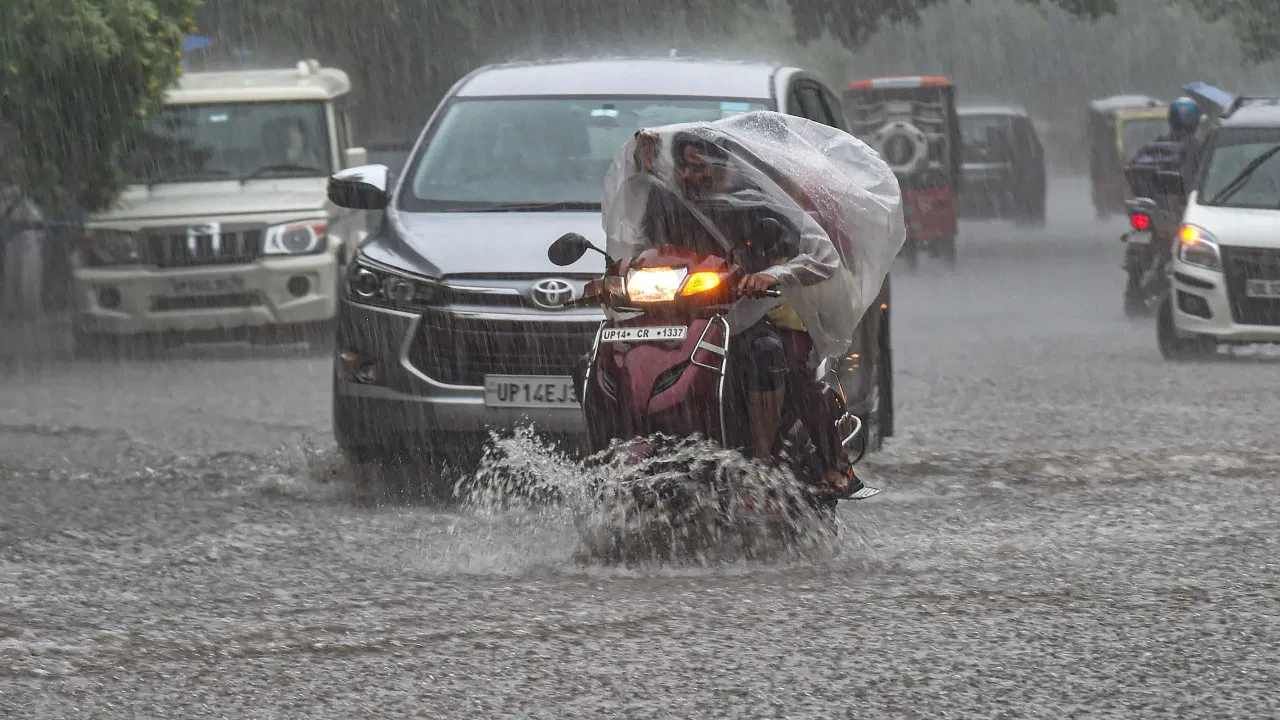 India Weather Updates: ದೆಹಲಿ, ಉತ್ತರಾಖಂಡದಲ್ಲಿ ಮುಂದಿನ 2-3 ದಿನಗಳ ಕಾಲ ಮಳೆ ಸಾಧ್ಯತೆ, ಕರ್ನಾಟಕದಲ್ಲಿ ಒಣಹವೆ India Weather Updates: ದೆಹಲಿ, ಉತ್ತರಾಖಂಡದಲ್ಲಿ ಮುಂದಿನ 2-3 ದಿನಗಳ ಕಾಲ ಮಳೆ ಸಾಧ್ಯತೆ, ಕರ್ನಾಟಕದಲ್ಲಿ ಒಣಹವೆ