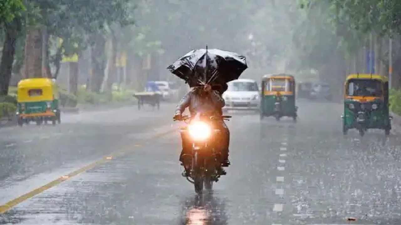 Bengaluru Rains: ಬೆಂಗಳೂರಿನಲ್ಲಿ ಬಿಸಿಲ ಝಳದ ಮಧ್ಯೆ ಮಳೆಯ ಸಿಂಚನ, ಮುಂದಿನ 48 ಗಂಟೆಗಳ ಕಾಲ ಗುಡುಗು ಸಹಿತ ಮಳೆ ಮುಂದುವರೆಯುವ ಸಾಧ್ಯತೆ