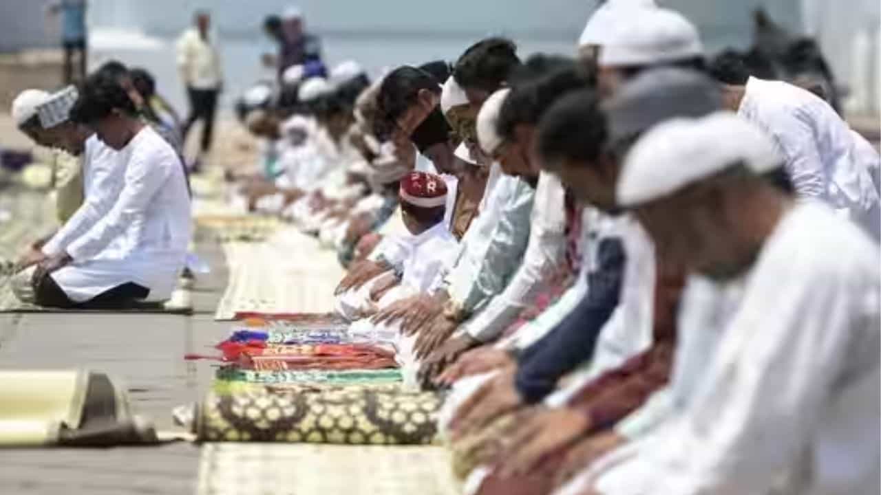 Ramadan 2023: ರಂಜಾನ್ ಉಪವಾಸ ಮಾಡುವ ಮಧುಮೇಹಿಗಳು ಎಚ್ಚರ, ಈ ಸಲಹೆ ಪಾಲಿಸಿ Ramadan 2023: ರಂಜಾನ್ ಉಪವಾಸ ಮಾಡುವ ಮಧುಮೇಹಿಗಳು ಎಚ್ಚರ, ಈ ಸಲಹೆ ಪಾಲಿಸಿ