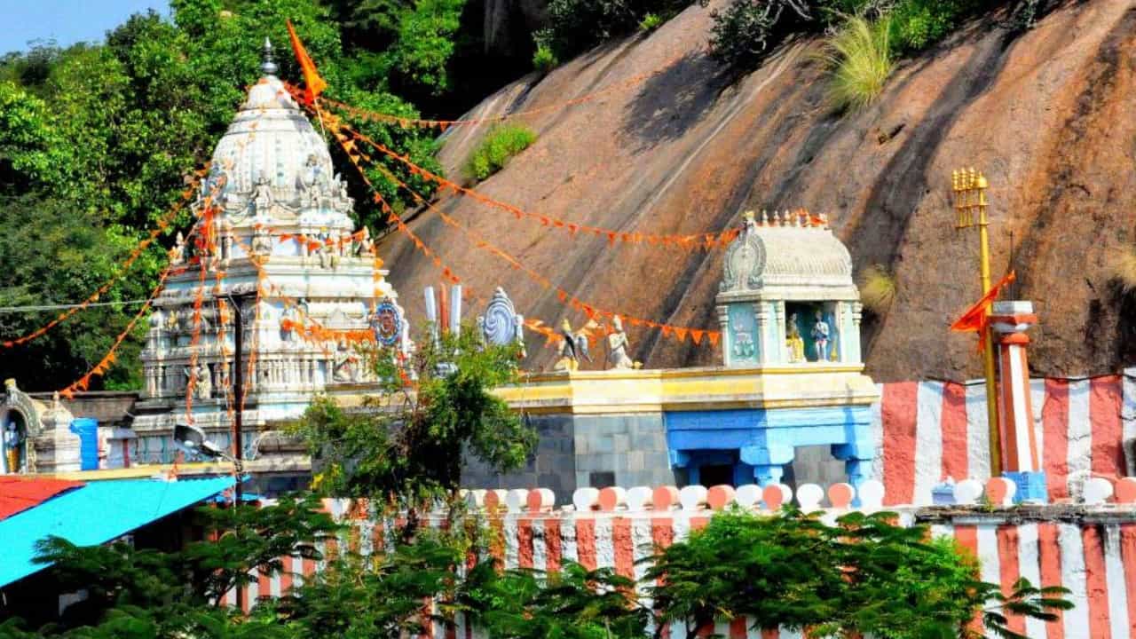 Ramdevar Betta: ಶ್ರೀರಾಮದೇವರ ಬೆಟ್ಟ ಅಭಿವೃದ್ಧಿ ಸಮಿತಿ ರದ್ದುಗೊಳಿಸಿ ಜಿಲ್ಲಾಧಿಕಾರಿ ಆದೇಶ Ramdevar Betta: ಶ್ರೀರಾಮದೇವರ ಬೆಟ್ಟ ಅಭಿವೃದ್ಧಿ ಸಮಿತಿ ರದ್ದುಗೊಳಿಸಿ ಜಿಲ್ಲಾಧಿಕಾರಿ ಆದೇಶ