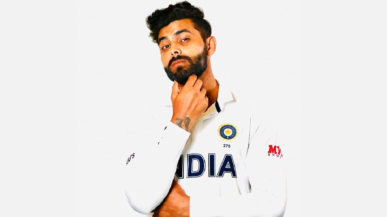 1- ರವೀಂದ್ರ ಜಡೇಜಾ: ಐಸಿಸಿ ಟೆಸ್ಟ್ ಆಲ್​ರೌಂಡರ್​ಗಳ ರ್‍ಯಾಂಕಿಂಗ್‌ ಪಟ್ಟಿಯಲ್ಲಿ ರವೀಂದ್ರ ಜಡೇಜಾ ಅಗ್ರಸ್ಥಾನದಲ್ಲಿದ್ದಾರೆ. ಒಟ್ಟು 460 ಅಂಕಗಳನ್ನು ಹೊಂದಿರುವ ಜಡ್ಡು ಪ್ರಸ್ತುತ ನಂಬರ್ 1 ಟೆಸ್ಟ್ ಆಲ್​ರೌಂಡರ್ ಎನಿಸಿಕೊಂಡಿದ್ದಾರೆ.