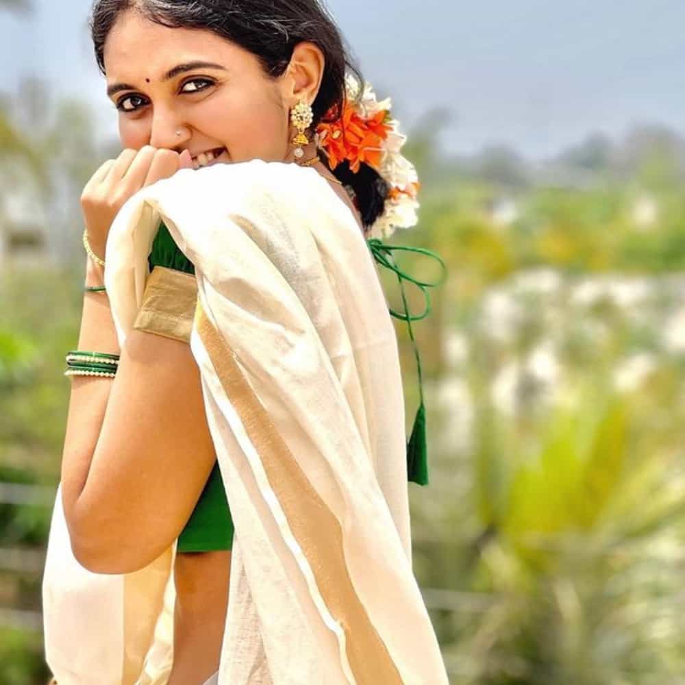 ಸೈರಾಟ್ ಸಿನಿಮಾದ ನಾಯಕಿ ರಿಂಕು ರಾಜ್ಗುರು ಈಗ ಹೀಗಾಗಿದ್ದಾರೆ. ತೂಕ ಇಳಿಸಿಕೊಂಡು ಬಾಲಿವುಡ್ ನಟಿಯಂತೆ ಸಪೂರವಾಗಿದ್ದಾರೆ.