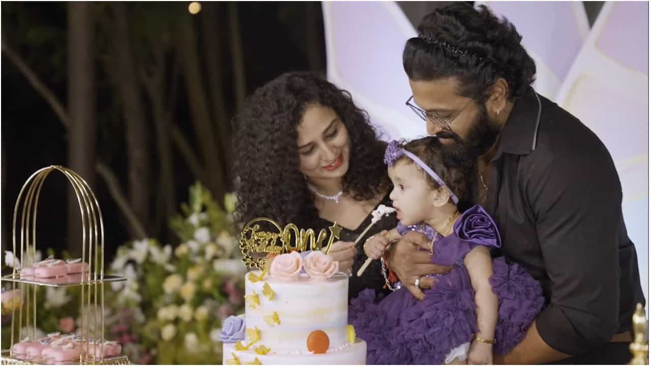 ರಿಷಬ್ ಶೆಟ್ಟಿ ಮುದ್ದಿನ ಪುತ್ರಿ ರಾಧ್ಯ ಹುಟ್ಟುಹಬ್ಬ ಹೇಗಿತ್ತು? ವಿಡಿಯೋ ಹಂಚಿಕೊಂಡ ‘ಕಾಂತಾರ’ ಹೀರೋ ರಿಷಬ್ ಶೆಟ್ಟಿ ಮುದ್ದಿನ ಪುತ್ರಿ ರಾಧ್ಯ ಹುಟ್ಟುಹಬ್ಬ ಹೇಗಿತ್ತು? ವಿಡಿಯೋ ಹಂಚಿಕೊಂಡ ‘ಕಾಂತಾರ’ ಹೀರೋ