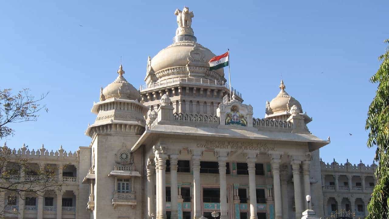 ಎಸ್ಸಿ, ಎಸ್ಟಿ ಮೀಸಲಾತಿ ಪ್ರಮಾಣ ಹೆಚ್ಚಳ ವಿಚಾರ: 9ನೇ ಶೆಡ್ಯೂಲ್ಗೆ ಸೇರಿಸುವಂತೆ ಕೇಂದ್ರಕ್ಕೆ ಪತ್ರ ಬರೆದ ರಾಜ್ಯ ಸರ್ಕಾರದ ಮುಖ್ಯ ಕಾರ್ಯದರ್ಶಿ ಎಸ್ಸಿ, ಎಸ್ಟಿ ಮೀಸಲಾತಿ ಪ್ರಮಾಣ ಹೆಚ್ಚಳ ವಿಚಾರ: 9ನೇ ಶೆಡ್ಯೂಲ್ಗೆ ಸೇರಿಸುವಂತೆ ಕೇಂದ್ರಕ್ಕೆ ಪತ್ರ ಬರೆದ ರಾಜ್ಯ ಸರ್ಕಾರದ ಮುಖ್ಯ ಕಾರ್ಯದರ್ಶಿ