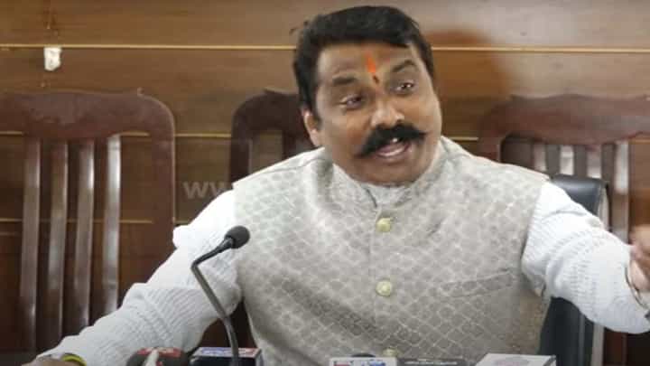 ಸುಮಾರು 30 ವರ್ಷಗಳ ಹಿಂದೆ ನನ್ನಿಂದ ರೂ. 50,000 ಸಾಲ ಪಡೆದಿದ್ದ ಲಕ್ಷ್ಮಿ ಹೆಬ್ಬಾಳ್ಕರ್ ಇಂದು ರೂ. 500 ಕೋಟಿ ಒಡತಿ ಹೇಗಾದರು? ಸಂಜಯ ಪಾಟೀಲ್ ಸುಮಾರು 30 ವರ್ಷಗಳ ಹಿಂದೆ ನನ್ನಿಂದ ರೂ. 50,000 ಸಾಲ ಪಡೆದಿದ್ದ ಲಕ್ಷ್ಮಿ ಹೆಬ್ಬಾಳ್ಕರ್ ಇಂದು ರೂ. 500 ಕೋಟಿ ಒಡತಿ ಹೇಗಾದರು? ಸಂಜಯ ಪಾಟೀಲ್