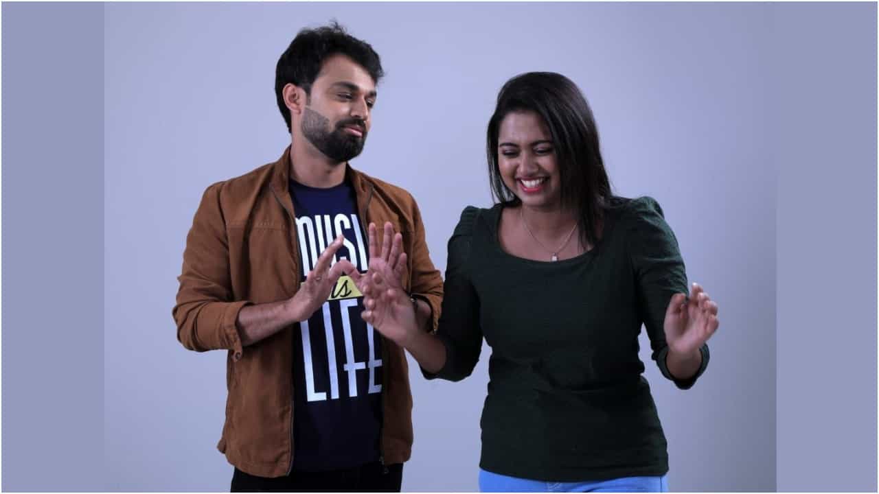 ‘ಬಿಗ್ ಬಾಸ್ ಕನ್ನಡ’ ರಿಯಾಲಿಟಿ ಶೋನಲ್ಲಿ ಸ್ಪರ್ಧಿಸಿ ಫೇಮಸ್ ಆದ ಶಶಿ ಅವರು ಸಿನಿಮಾ ಕೆಲಸಗಳಲ್ಲಿ ಸಕ್ರಿಯರಾಗಿದ್ದಾರೆ. ಅವರು ನಟಿಸಿರುವ ಹೊಸ ಚಿತ್ರದ ಹೆಸರು ‘ಪ್ರೇಮಿಗಳ ಗಮನಕ್ಕೆ’. ಟೈಟಲ್ನಿಂದಲೇ ಈ ಚಿತ್ರ ಕೌತುಕ ಮೂಡಿಸಿದೆ.