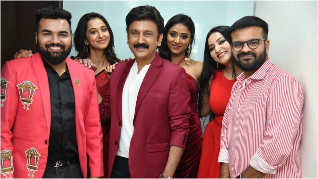 Shivaji Surathkal 2: ‘ಟ್ವಿಂಕಲ್’ ಹಾಡಿನಲ್ಲಿ ಸಸ್ಪೆನ್ಸ್ ಕಾಯ್ಡುಕೊಂಡ ‘ಶಿವಾಜಿ ಸುರತ್ಕಲ್ 2’; ಸಂಗೀತಾ ಶೃಂಗೇರಿ ಸೂಪರ್ ಡ್ಯಾನ್ಸ್ Shivaji Surathkal 2: ‘ಟ್ವಿಂಕಲ್’ ಹಾಡಿನಲ್ಲಿ ಸಸ್ಪೆನ್ಸ್ ಕಾಯ್ಡುಕೊಂಡ ‘ಶಿವಾಜಿ ಸುರತ್ಕಲ್ 2’; ಸಂಗೀತಾ ಶೃಂಗೇರಿ ಸೂಪರ್ ಡ್ಯಾನ್ಸ್