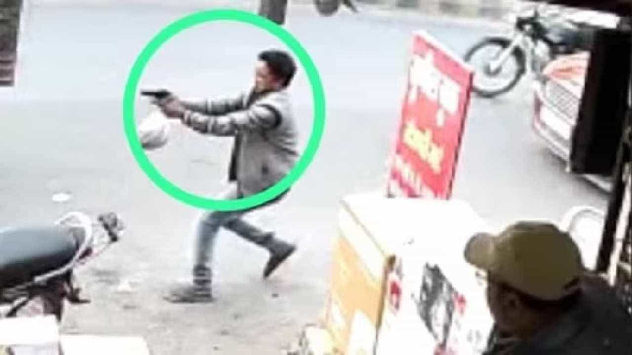 Umesh Pal Murder Case: ಉಮೇಶ್ ಪಾಲ್ ಹತ್ಯೆಯಲ್ಲಿ ಭಾಗಿಯಾಗಿದ್ದ ಶೂಟರ್ ಮೊಹಮ್ಮದ್ ಗುಲಾಮ್ ಪತ್ತೆ, ಪಾಕಿಸ್ತಾನದೊಂದಿಗೆ ನಂಟಿನ ಶಂಕೆ Umesh Pal Murder Case: ಉಮೇಶ್ ಪಾಲ್ ಹತ್ಯೆಯಲ್ಲಿ ಭಾಗಿಯಾಗಿದ್ದ ಶೂಟರ್ ಮೊಹಮ್ಮದ್ ಗುಲಾಮ್ ಪತ್ತೆ, ಪಾಕಿಸ್ತಾನದೊಂದಿಗೆ ನಂಟಿನ ಶಂಕೆ